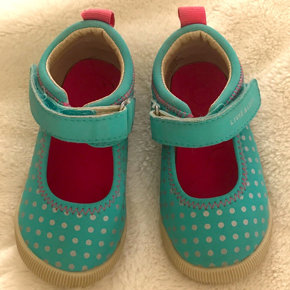 Livie & Luca Water Shoes -Size 5